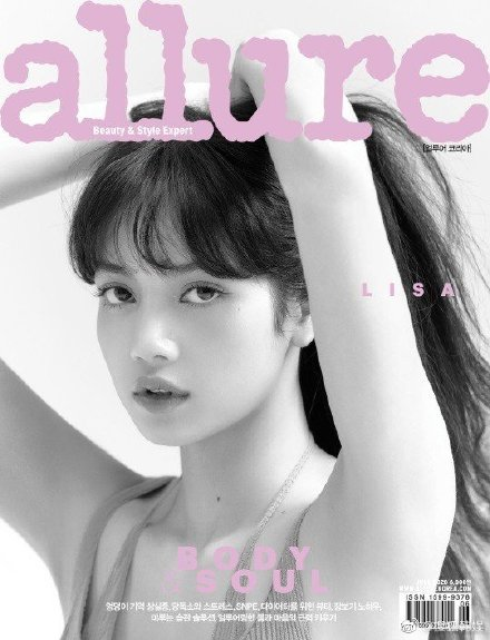 BLACKPINK's #LISA wowed Chinese fans with her chic charms on