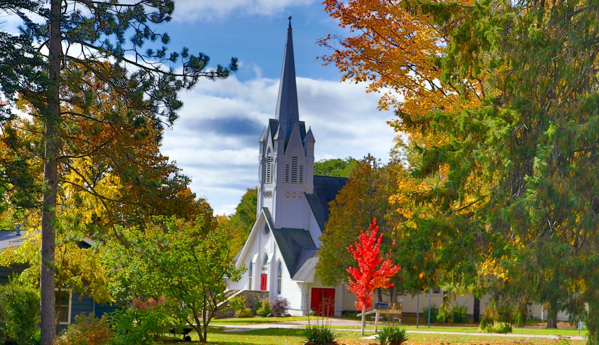 MitchandMarcy's tweet photo. A #church with red door and red tree as well,
Makes for an epic entryway, perfect for a hello or farewell.
⛪️🚪📸 #mitchandmarcyphotos
@edayphotos #EpicEntry #BellaireMI
#VirtualPureMichigan @PureMichigan #ThePhotoHour @StormHour @LensAreLive #reddoor #redtree https://t.co/BxsYfU84hN