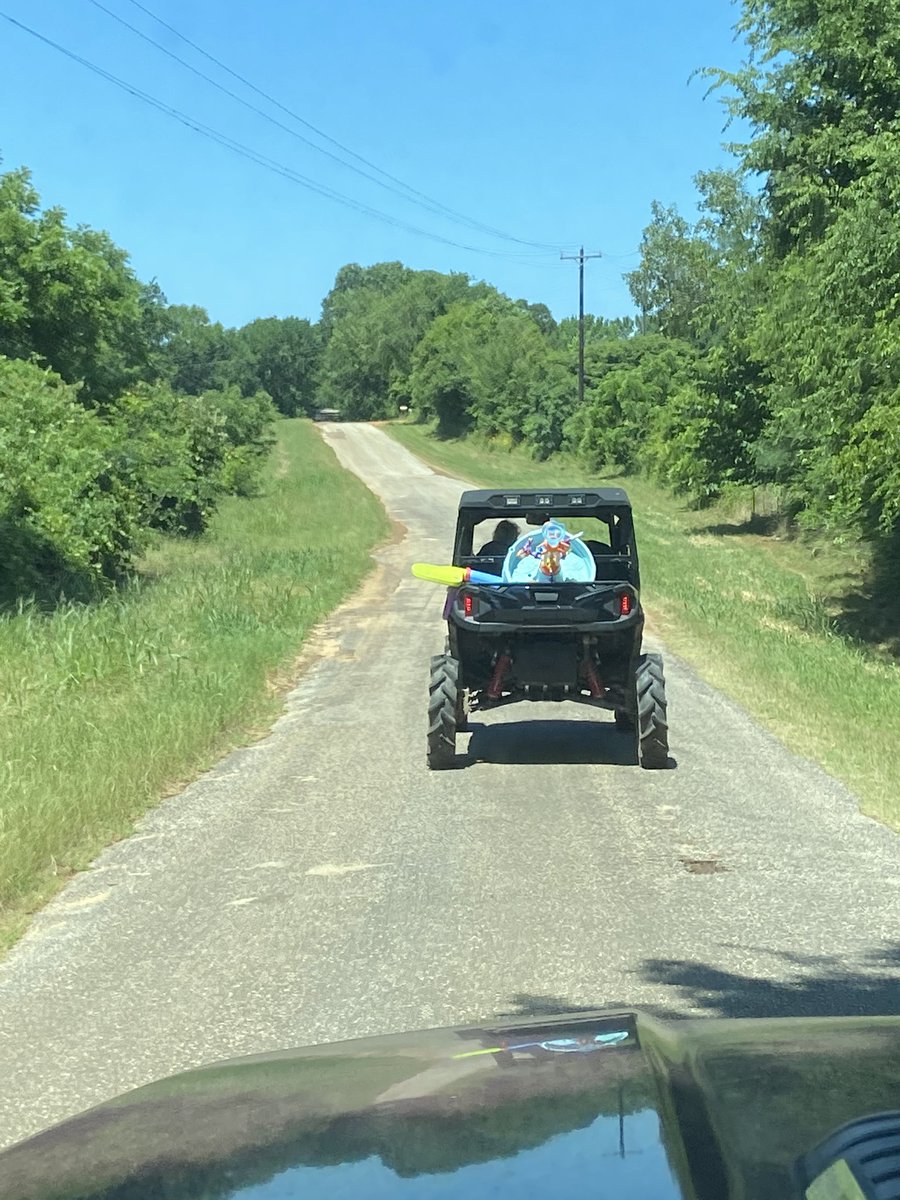 BoWalker16's tweet photo. That’s about right they get on the buggy and I head back to work lol https://t.co/Wdg7tebJTo