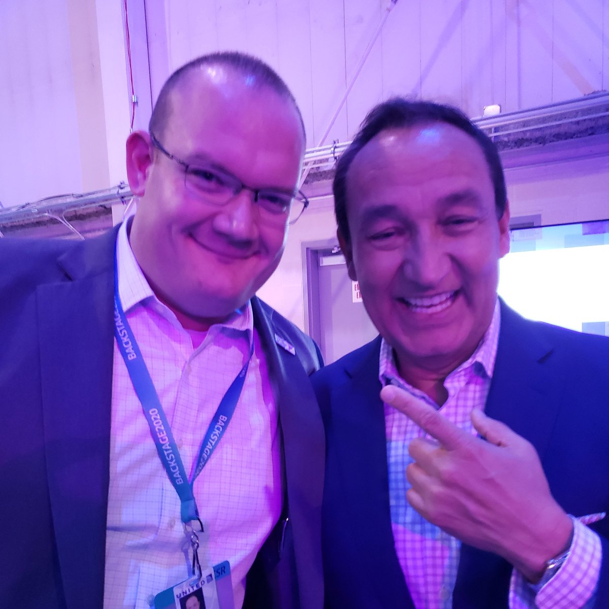 UnitedLarryDEN's tweet photo. @weareunited @Cheryl_Searle What an awesome day at #Backstage2020 earlier this year. Oscar, thank you for taking the time with as many people as possible to snap a picture and exchange a handshake. I am so fortunate to work for such a great airline. #wewillbestronger #ThankyouOscar https://t.co/BSJMwkQmCk