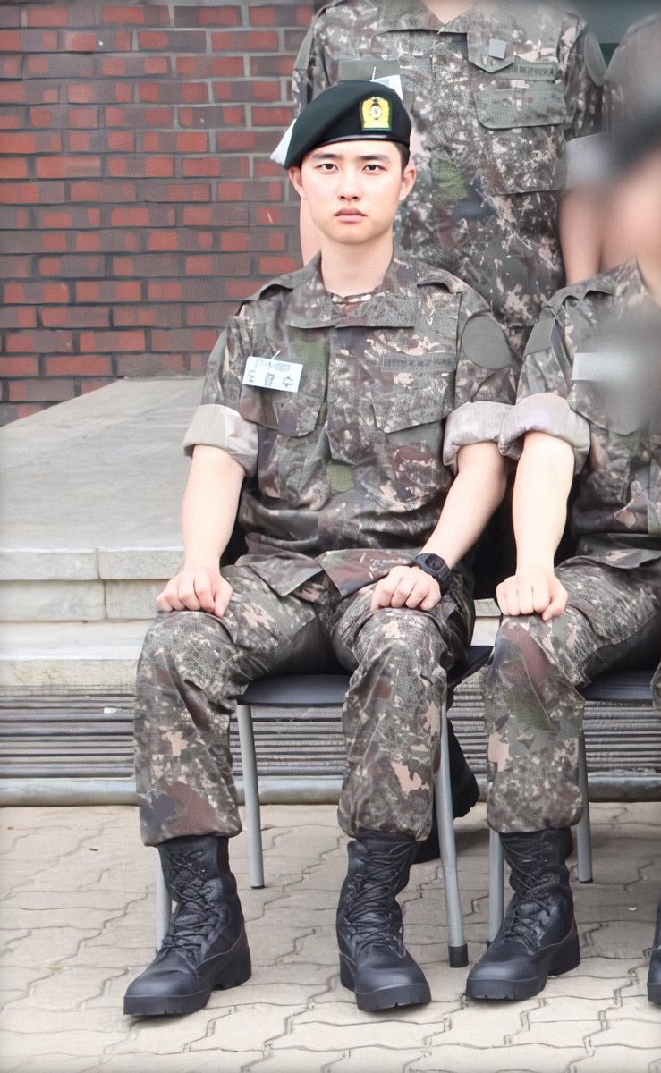 justlovebyun's tweet photo. SERVING VISUALS WHILE SERVING THEIR COUNTRY ✊ https://t.co/cw4p9hchA0