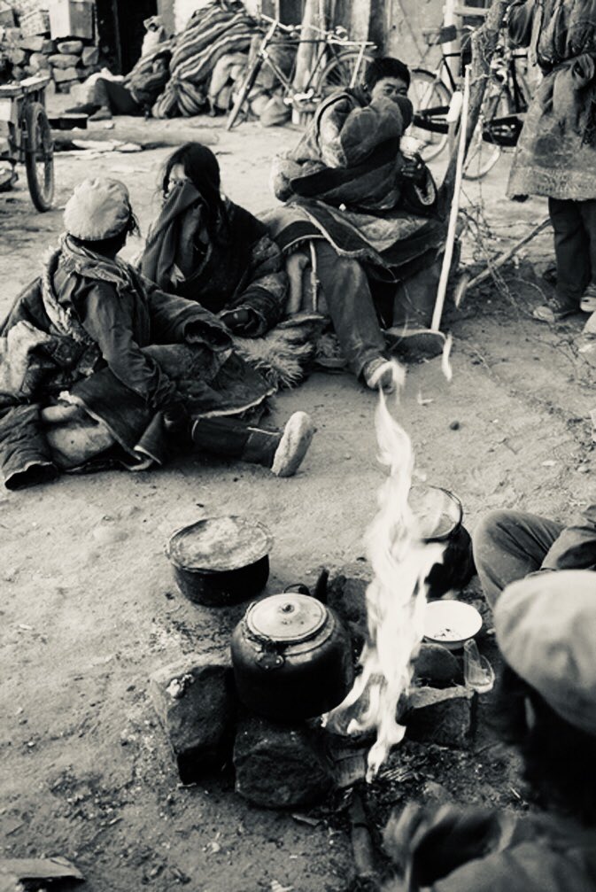 7】In the Dalai Lama's Tibet, torture and mutilation, including eye gouging, the pulling out of tongues, hamstringing, and amputation of arms and legs, were favored punishments inflicted upon thieves, runaway serfs.Handcuffs of all sizes, including small ones for children.