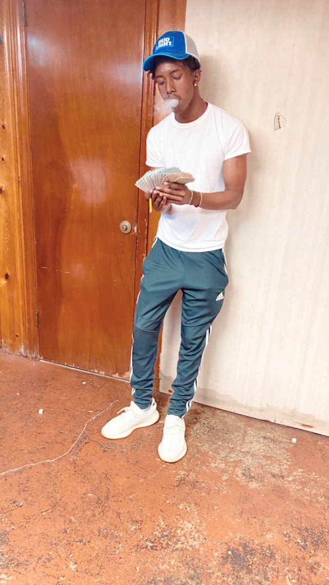 SpeakingOnChris's tweet photo. Man These Niggas Say They Run This Bitch Man These Niggas Lying 🤥 Everybody Know TMC Run The Westside #LLFREAKY💙 https://t.co/lspO1KUrLn