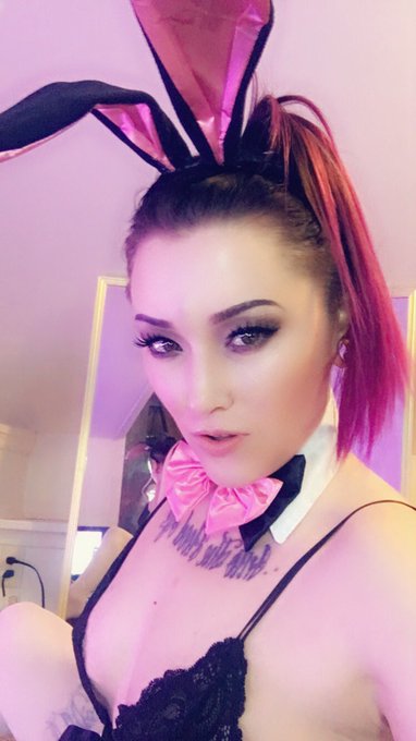 I'm live guys! https://t.co/gpRj6XMNKy come and join me!  @ChaturbateBabes @BestTopCamGirls @STFPromo