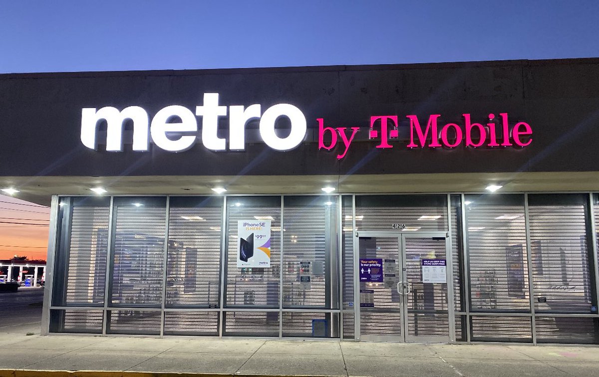 Our beautiful new sign is finally up at our <a href="/MetroByTMobile/">Metro by T-Mobile</a> Corporate store in Garland,TX!!  To New beginnings!!! 🎉 #GarlandGladiators