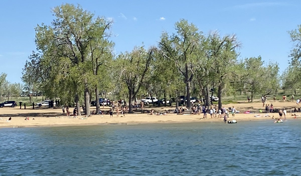 Before and after law enforcement cleared the beach at Cherry Creek State Park today.  #9News  #COVID19Colorado