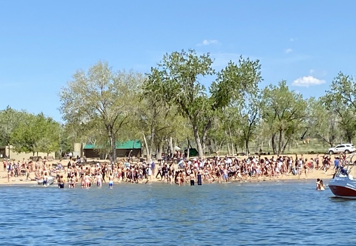 Before and after law enforcement cleared the beach at Cherry Creek State Park today.  #9News  #COVID19Colorado