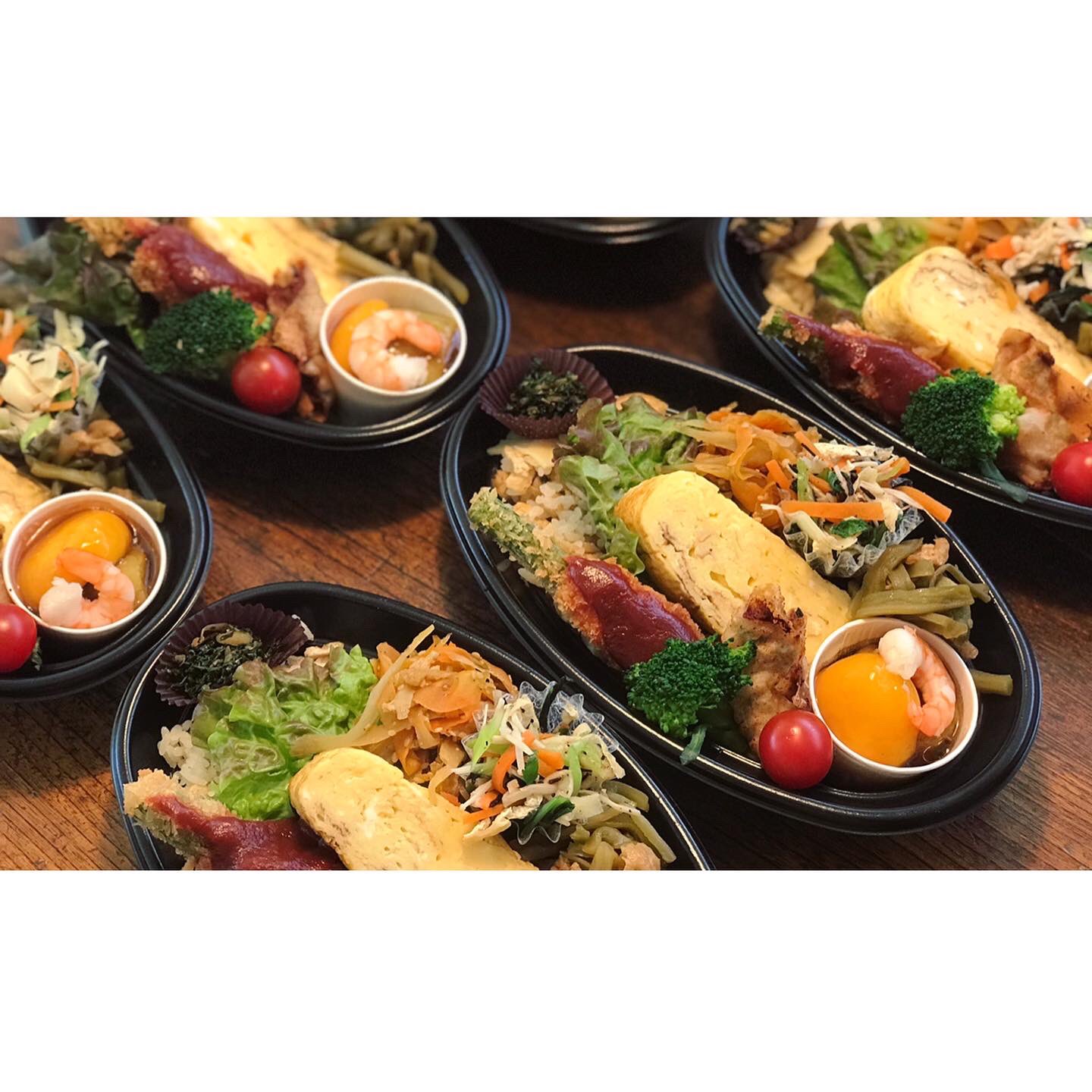 Silenceｼﾛﾝｽ テイクアウトではなく 店内で三段重 1 500円 でのお食事をご希望の方は 4名様まで承れます 営業時間 11 30 15 00 ラストオーダー13 30 営業日は 上記と同じです シロンス 古河テイクアウト 古河カフェ 古河市 カフェ 古河