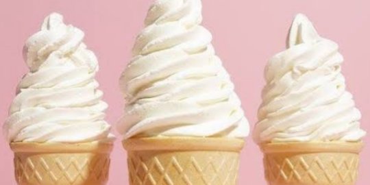 xyndndd's tweet photo. plain vanilla ice cream is still the best 🤤 https://t.co/4YMxNL1zRn