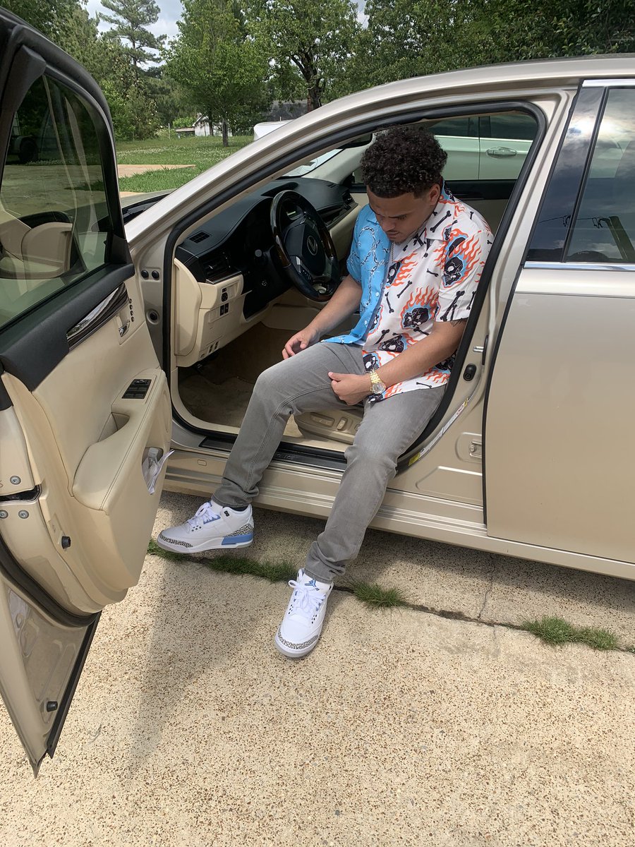 deswhitley5's tweet photo. Forever scarred cause the way i lost my bro’s is tragic!!!💔💔💔 #LLCV #RIPBDI https://t.co/1f5mSGOtcW