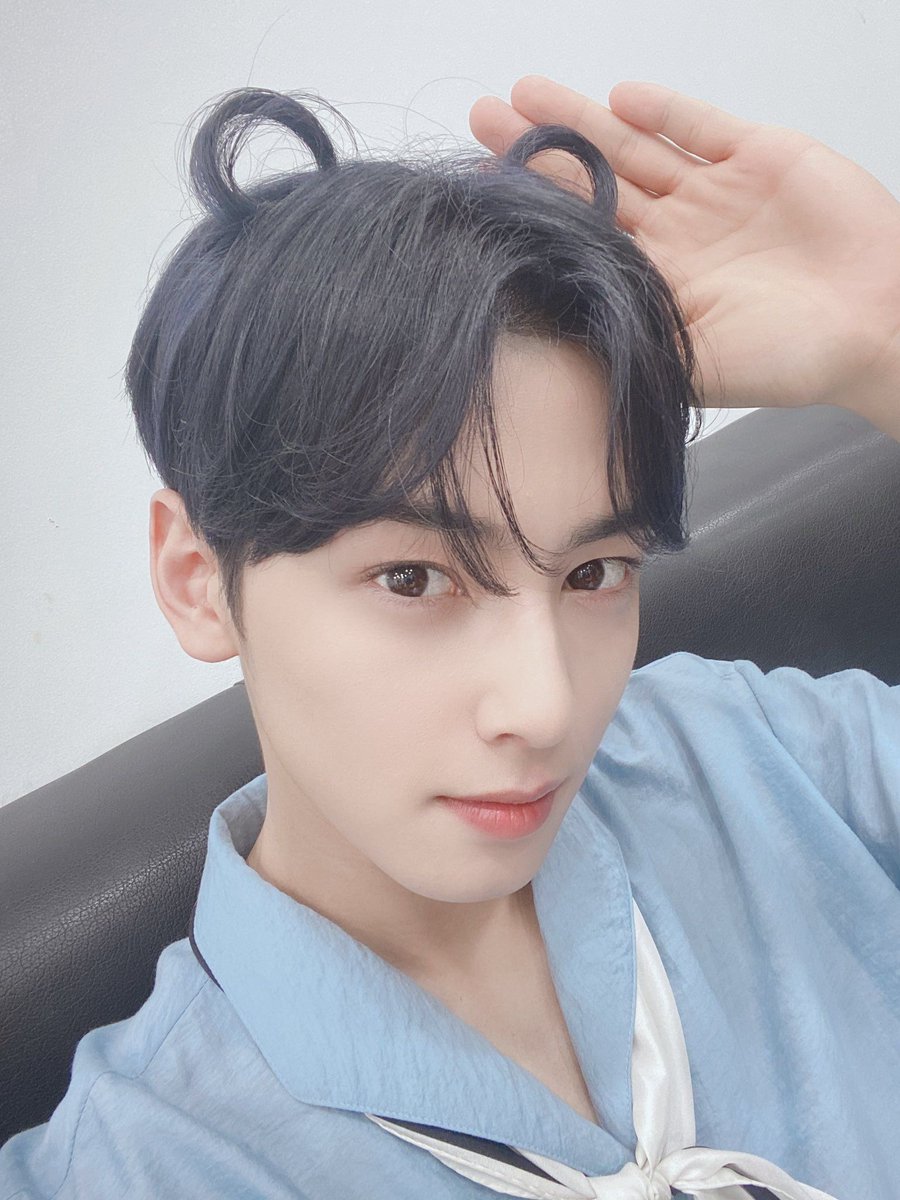 vminsalien's tweet photo. i don’t care if you stan or not, reply with “we love you eunwoo” or “eunwoo best boy” or ur getting blocked 🖐 https://t.co/XyMGkT93zP