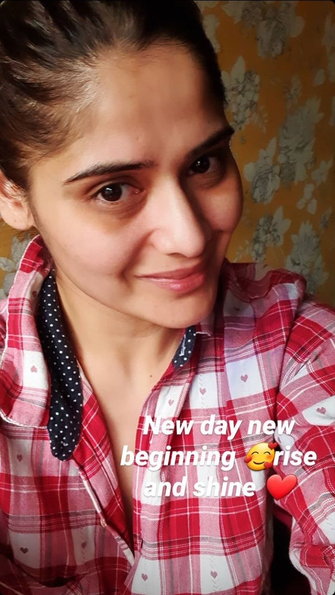 ArtiSingh_005's tweet photo. Keep Shining &amp; Glowing...❤😘
#ArtiSingh #ArtiKiArmy #TuesdayThoughts @ArtiSingh005 https://t.co/I7T4Jqqewo