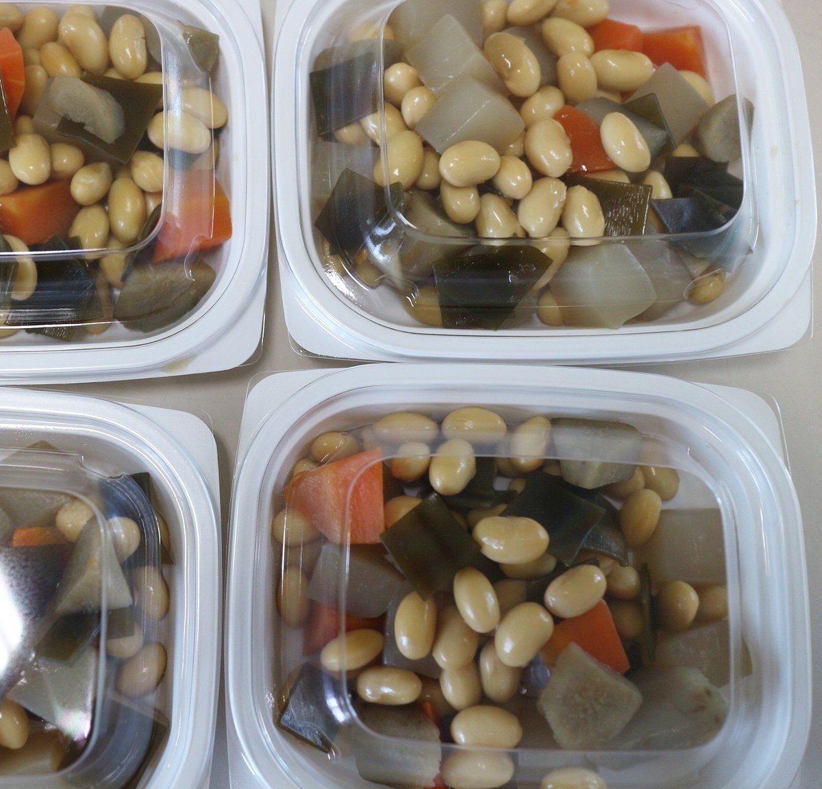 ab54409c84774ef's tweet photo. 蒸し大豆を使った
「五目煮」
昆布、ごぼう、人参、こんにゃくで五目となります😁
コトコトと��含めたほっこりするお味に仕上��ってます👧 https://t.co/z7rVN7Faa1