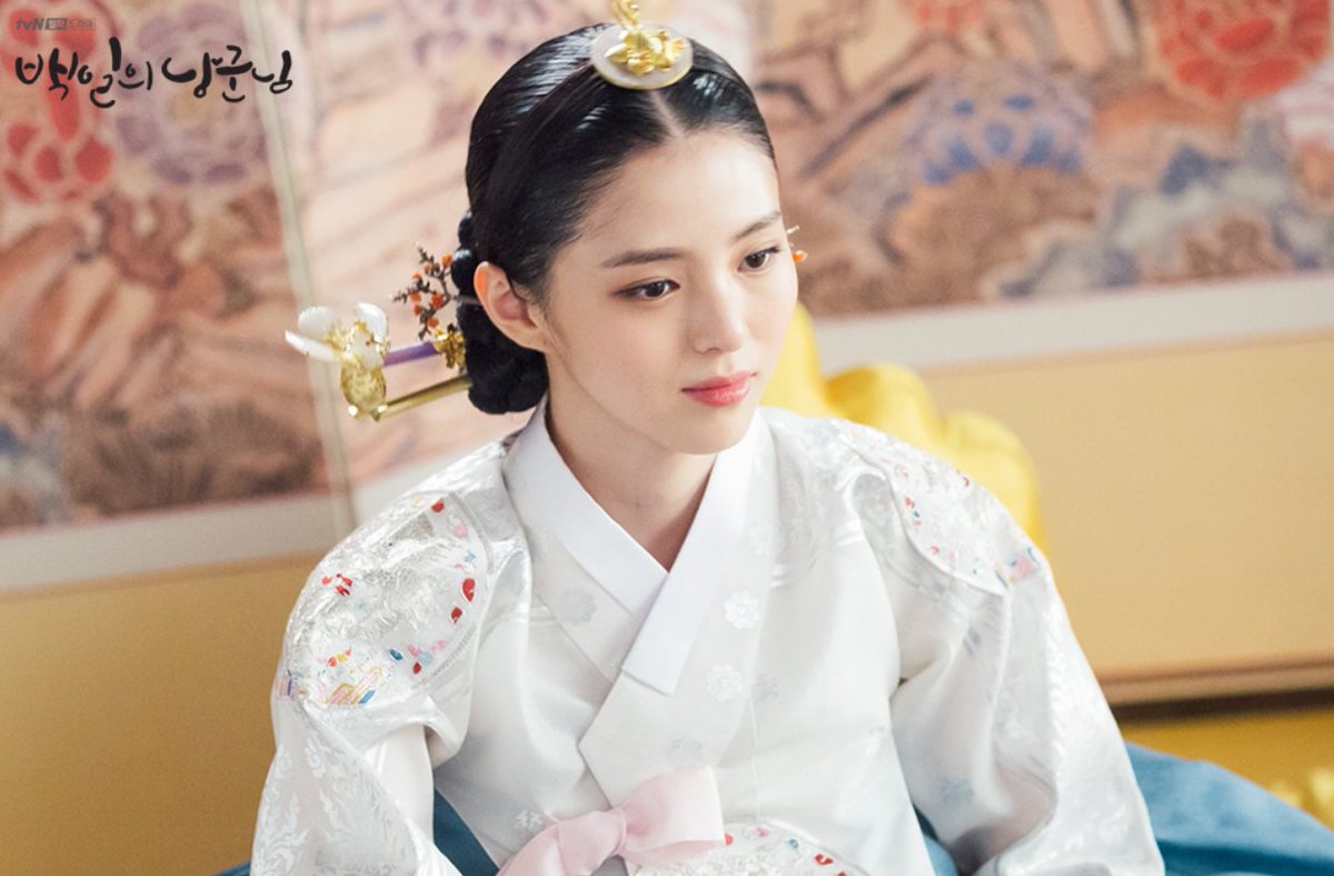daisy han on Twitter: "Han so hee in hanbok>>>>>>>>… "