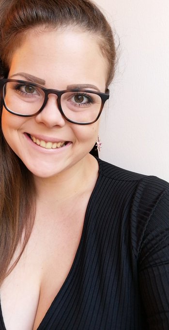 Guten Morgen 😘 Sch&ouml;nen Tag w&uuml;nsche ich euch 😊🖖🏼 https://t.co/c2nktpsR9D<a href="/tag/cute"class="tags"><span>#cute</span></a><a href="/tag/kiss"class="tags"><span>#kiss</span></a><a href="/tag/brownhair"class="tags"><span>#brownhair</span></a><a href="/tag/haveaniceday"class="tags"><span>#haveaniceday</span></a><a href="/tag/locken"class="tags"><span>#locken</span></a>