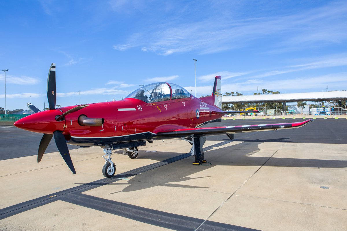 AusAirForce's tweet image. Who doesn't love new plane day? ❤️ #ARDU has welcomed a new test and evaluation capability with the arrival of three @PilatusAircraft PC-21s. 🛬🛬🛬 
Read the full story 🔗 bit.ly/ARDU-New-Arriv…
#AusAirForce
