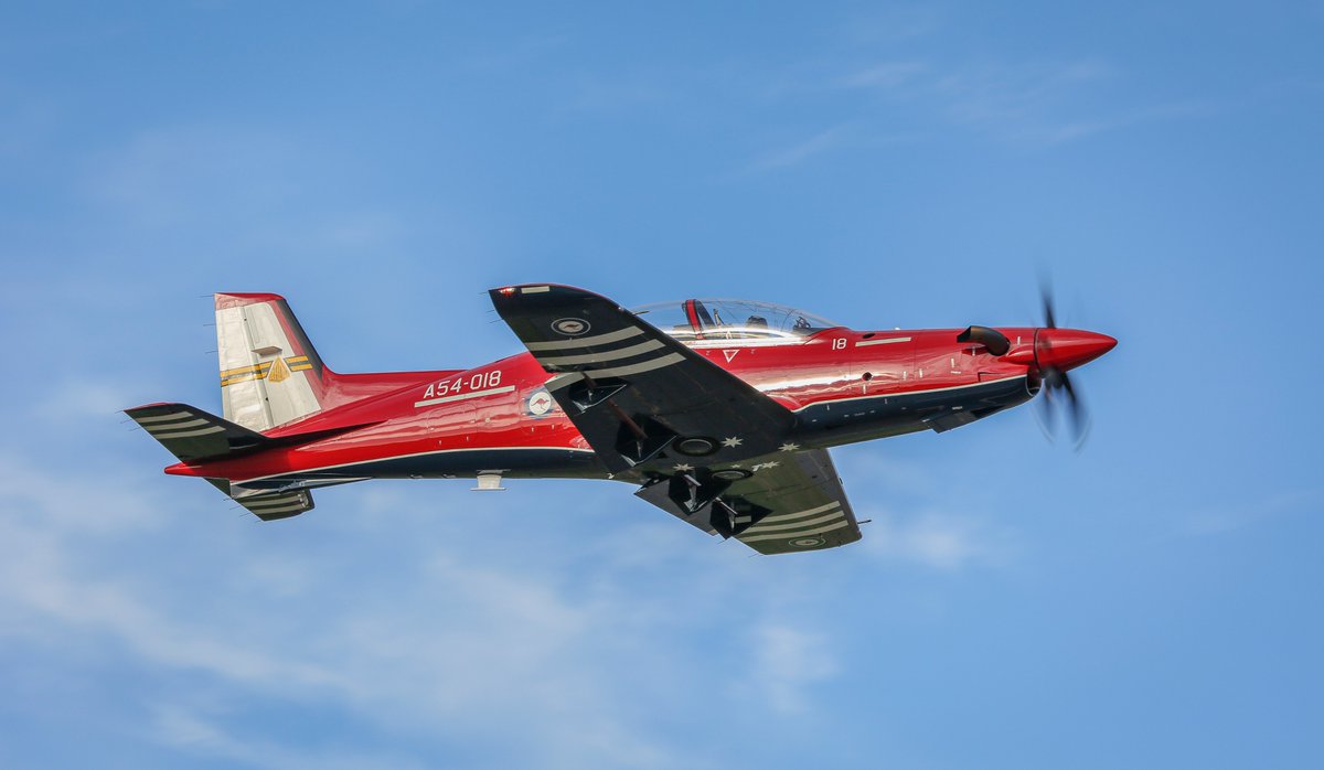 AusAirForce's tweet image. Who doesn't love new plane day? ❤️ #ARDU has welcomed a new test and evaluation capability with the arrival of three @PilatusAircraft PC-21s. 🛬🛬🛬 
Read the full story 🔗 bit.ly/ARDU-New-Arriv…
#AusAirForce