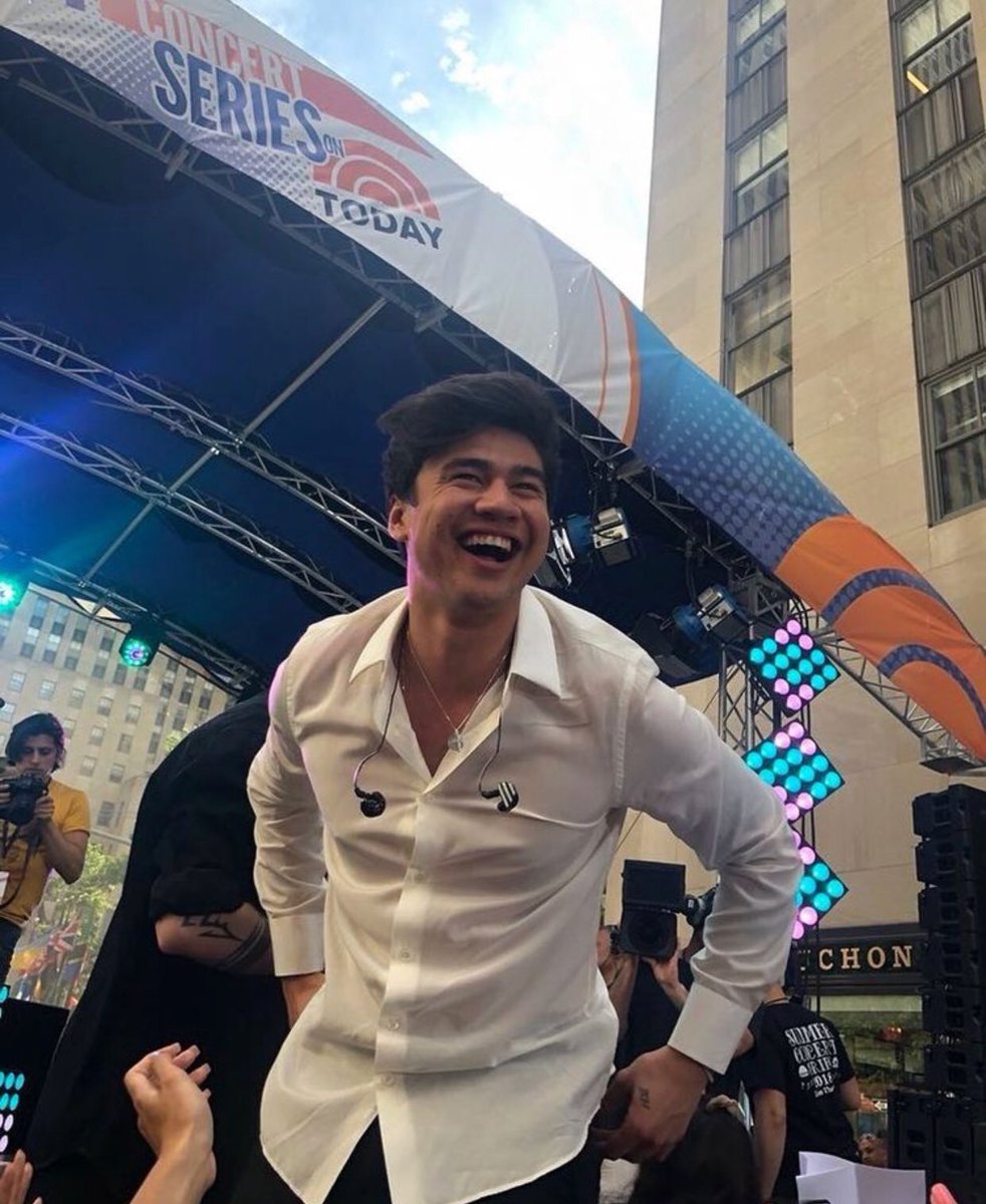 this_hood's tweet photo. Tengo muchas😣 #calumday #5SOSWeekLatam https://t.co/nF9VDzuVWm