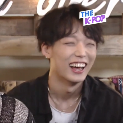 TineYooKoo's tweet photo. Bobby's soft and shy smile in the back while Jinan doing the eye contact challenge. uwu my baby 😍
#TripToKPopwithiKON #iKON #아이콘 @YG_iKONIC https://t.co/A7oNwyVJCI