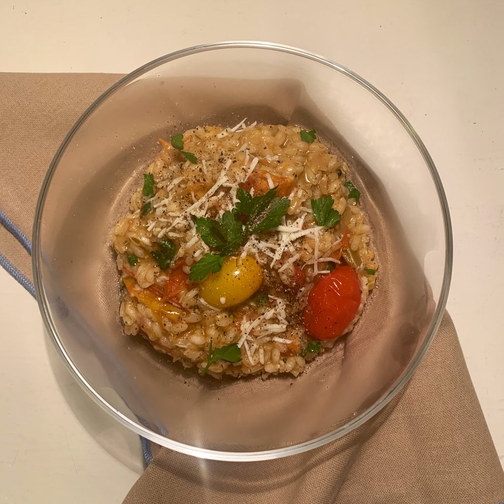 this is a v basic tomato risotto w sage and fontina! i used to be scared of risotto like polenta for some reason. but neither is actually scary and now i live them both