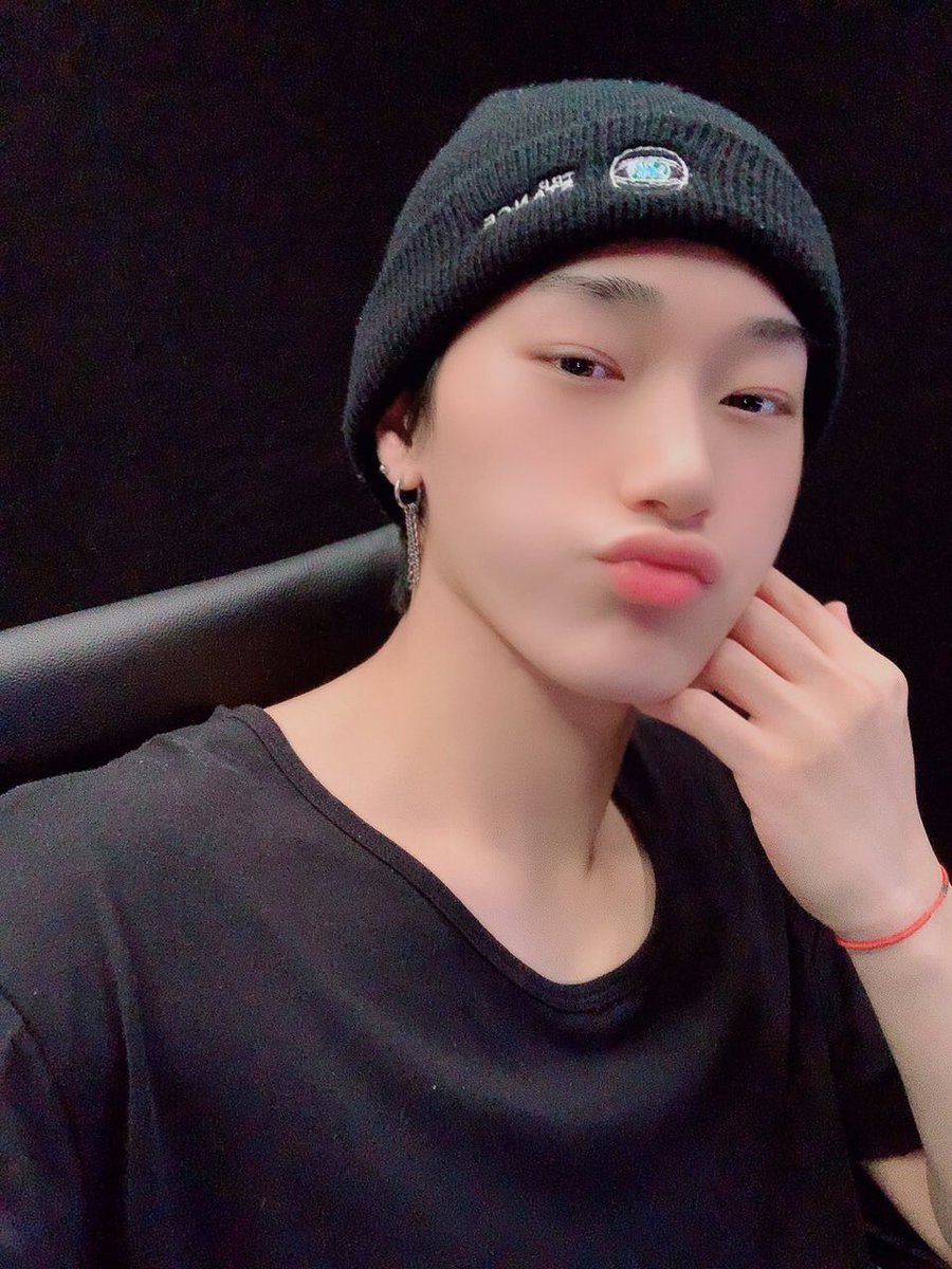 ATEEZofficial's tweet image. [#산] 오늘도 연습 중😁
우리 에이티니는 뭐하고 있으려나?❤
#ATEEZ #에이티즈