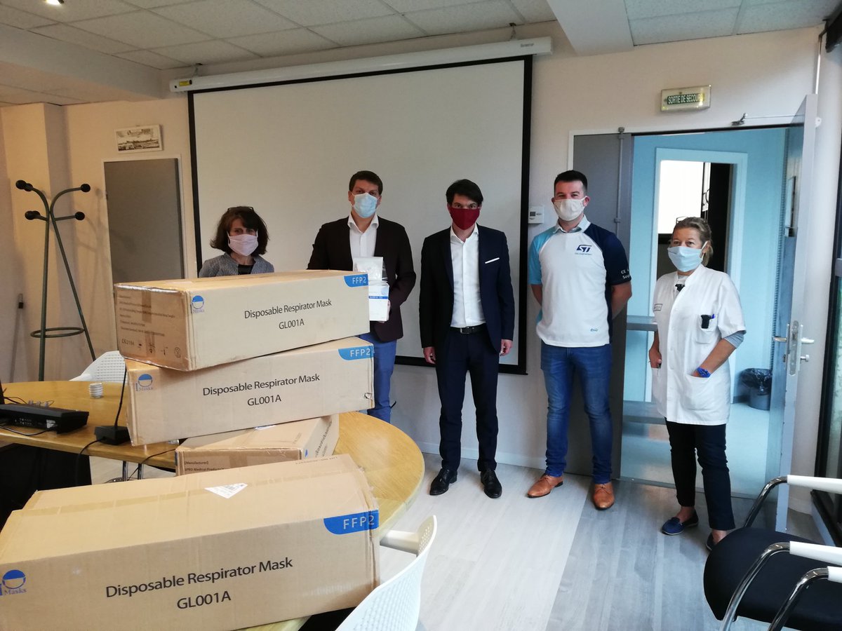 JeromeViaud's tweet photo. Bel élan de solidarité de @ST_World
&amp; son directeur Laurent BOUST &amp; @flaurent06e pour leur don de 2000 masques FFP2 @w_benbrahim directeur du Centre hospitalier Grasse et les équipes soignantes se joignent à moi pour remercier de tout cœur #STMicroelectronics pour leur générosité https://t.co/sfYTrGAZMx