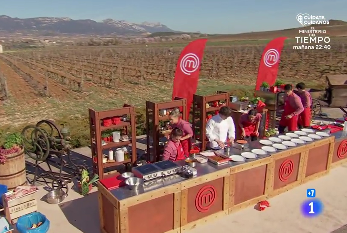 RiojaWine_ES's tweet photo. .@MasterChef_es viaja hasta nuestra región con la @lariojaturismo y muestra la grandeza de la gastronomía riojana, el paisaje, la historia, el vino, los valores de nuestra gente y la magia de una tierra sin igual. Nos emocionamos juntos viéndolo 🍷 Gracias https://t.co/n15YOjcXJH