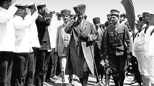 Sonsuza dek izindeyiz Atam!🇹🇷
19 Mayıs Atatürk'ü Anma, Gençlik ve Spor Bayramımız kutlu olsun.

#MustafaKemalAtatürk 
#19Mayıs1919