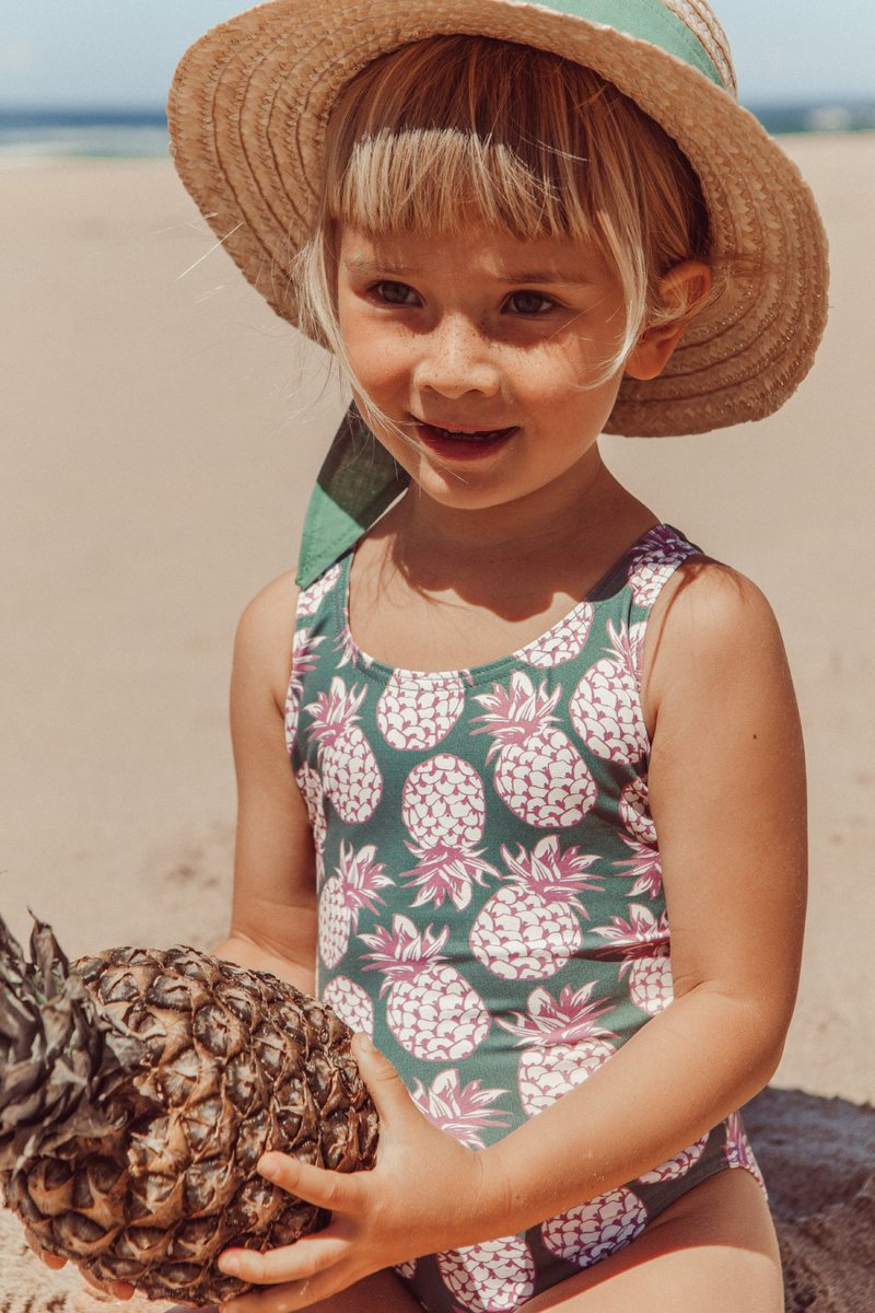 Here comes the sun ☀️🌈💦 
Discover our Swimwear Collection full of pineapples, rainbows and floral prints! bit.ly/2TjY3kw #BeatriceandBee #SustainableChildrenswear #SS20 #Swimwear #GirlSwimsuits