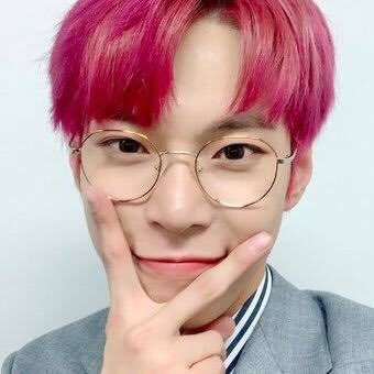 doyoung as raspberry macarons #오늘6시_NCT127_PUNCH  #FinalRoundOutNOW  @NCTsmtown_127
