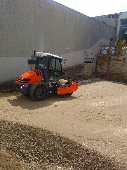 Fin des terrassements dans le cadre de l’extension du Groupe Scolaire Dolto pour le compte de la Mairie de Saint Germain au Mont d’Or et #ATELIER4PLUS en maîtrise d’œuvre #STALTP #TERRASSEMENT