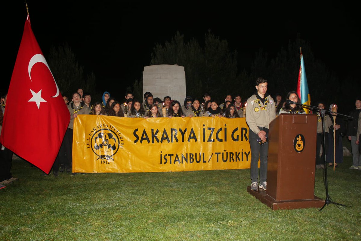 Çanakkale’deki şehit olan abilerimizi ve tüm şehitlerimizi bu sene uzaktan, kalplerimizden anabildik. 19 Mayıs Gençlik ve Spor Bayramını da evlerimizden kutlayabiliyoruz. Fakat gözün arkada kalmasın Atam, ümidini emanet ettiğin gençlik daima senin izinde ilerleyecektir.