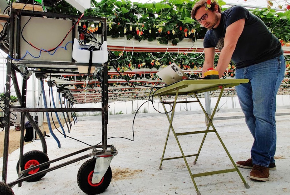 🚀#StartMeUpByLePoool | La #startup malouine <a href="/aisprid/">AISPRID</a> développe un système robotisé pour la récolte de #fraises 🍓🤖➡️ lepoool.tech/startmeup-aisp… Une solution qui encourage la production locale de #fruits et #légumes 💪🌍

#robots #robotique #IA #horticulture #agtech
