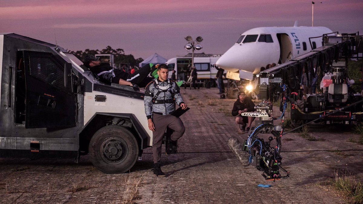 Rush hour on a film set, the last hour before wrap, light is fading quickly and there is huge pressure to get the last shot of the day.
Alex Hernandez and Sam Heughan in Bloodshot.
#bloodshot #samheughan #alexhernandez #behindthescenes #unitphotographer