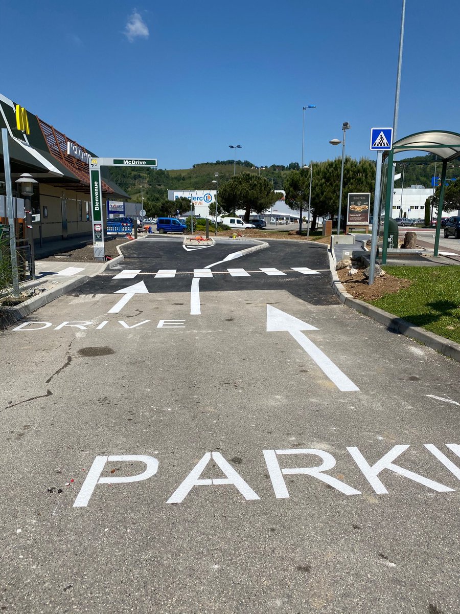 Réalisation des aménagements extérieurs au McDonald’s <a href="/McDoFr_Newsroom/">McDonald's France Newsroom</a> de Chatte en Isère #STALTP