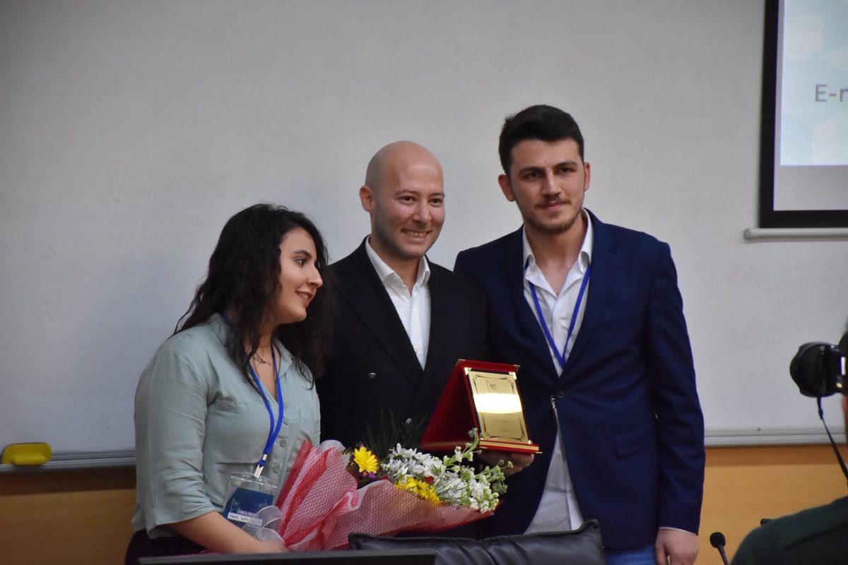 alisermettas's tweet photo. 🇹🇷 "Sakarya Üniversitesi" ev sahipliğinde gerçekleştirilen "Yapay Zeka Zirvesine" davet edilmiş ve "Finansal Piyasalarda Yapay Zeka Uygulamaları" başlıklı bir konferans vermiştim. https://t.co/P6e5B1sDUq