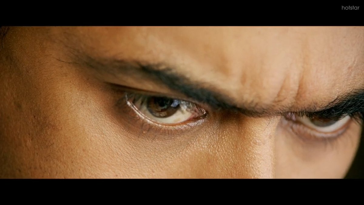 The heart of the film, the scene where Mani gets the power that everybody in the world dreams about. The power of controlling the time in your hands. Such a brilliantly layered it was. And look at the range of Suriya, he conveys the emotions of surprise, shock through his eyes!