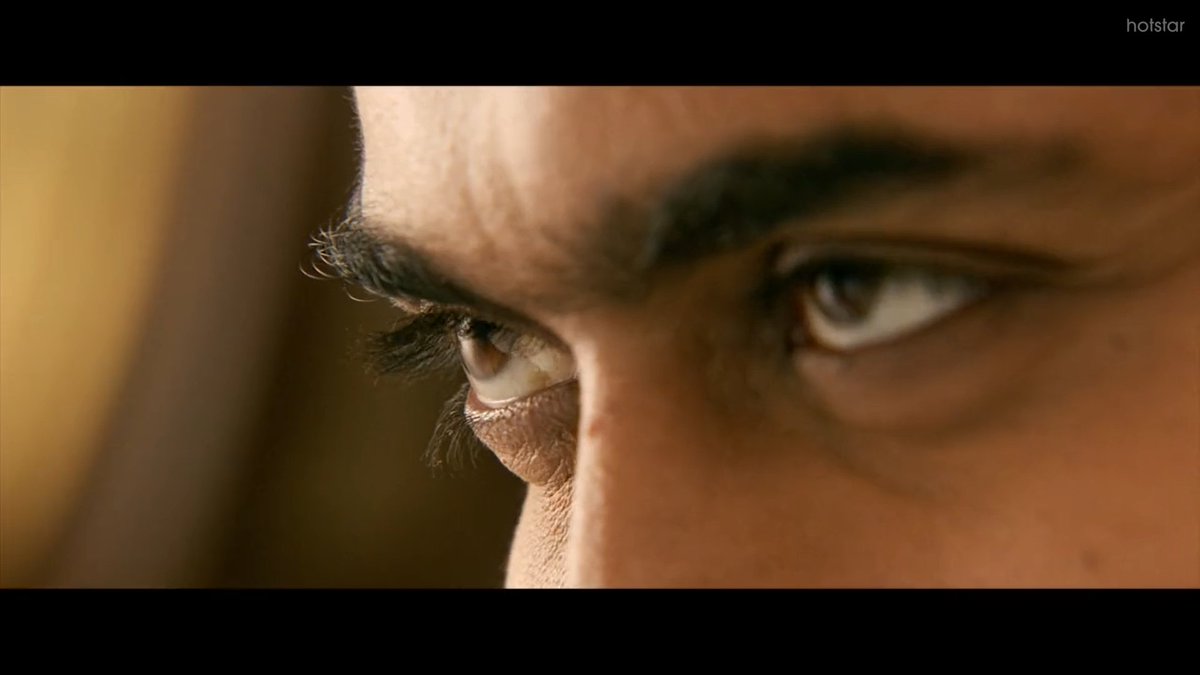 The heart of the film, the scene where Mani gets the power that everybody in the world dreams about. The power of controlling the time in your hands. Such a brilliantly layered it was. And look at the range of Suriya, he conveys the emotions of surprise, shock through his eyes!