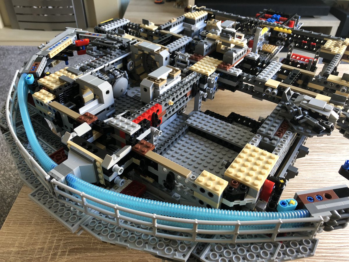 whiskeyrich's tweet photo. Bag 5 done... #Lego #StarWars #UCSMilleniumFalcon https://t.co/d6Q2v6v6h9