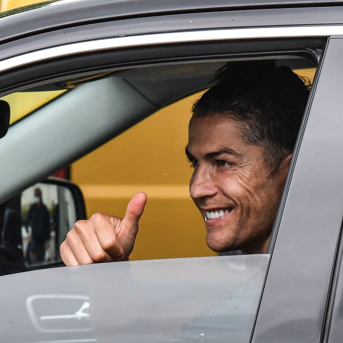 goal's tweet photo. Cristiano Ronaldo was all smiles after returning to Juventus' training centre this morning 😁 https://t.co/GzuKpHL2iX