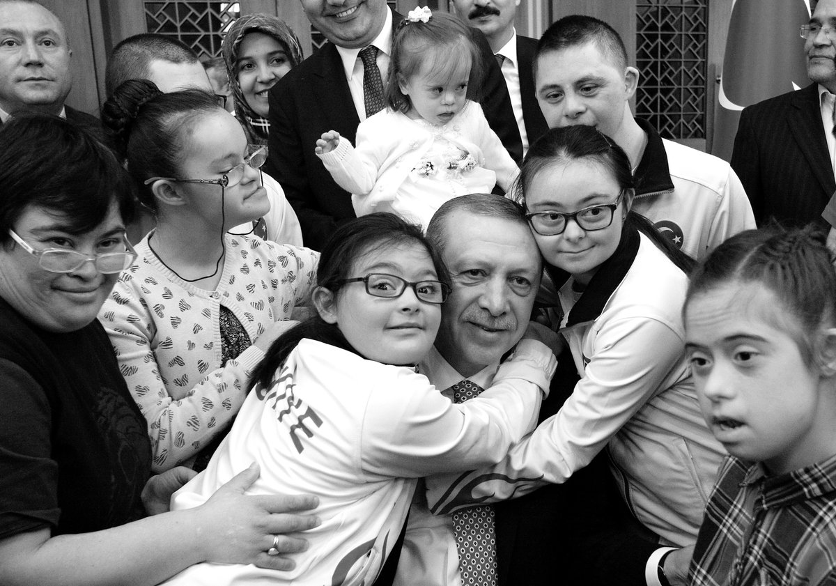 Milletimizin hakimi değil sadece hadimi, hizmetkarı olduk.

#ErdoğandanBirSözYaz