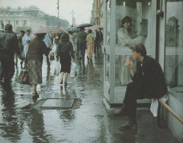 sovietvisuals's tweet photo. Nevsky Prospekt, Leningrad, USSR, 1985 https://t.co/mIRS8xCOoK