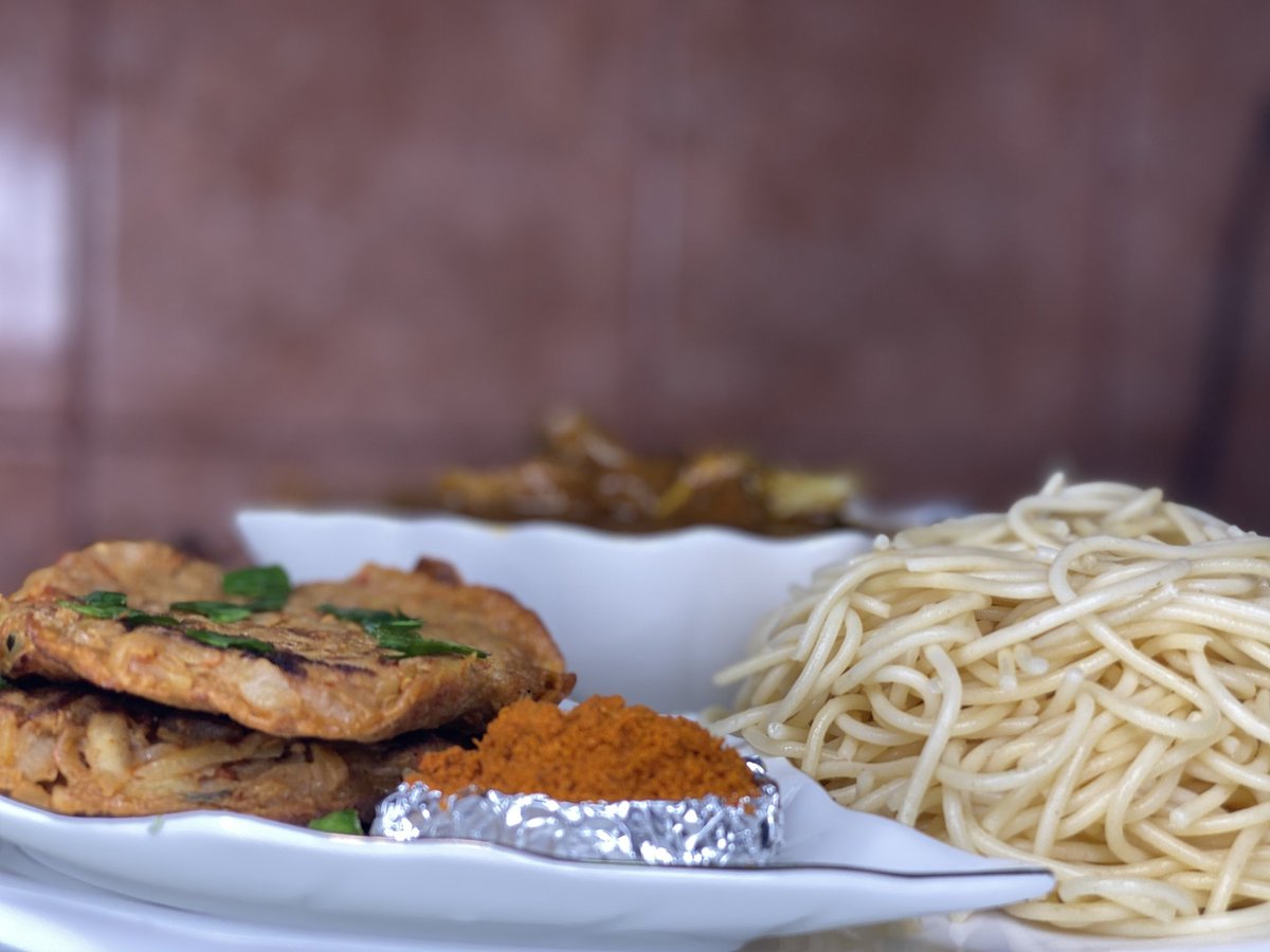 Day 25: White spaghetti with beef gravy, classic potato pancakes and fruits