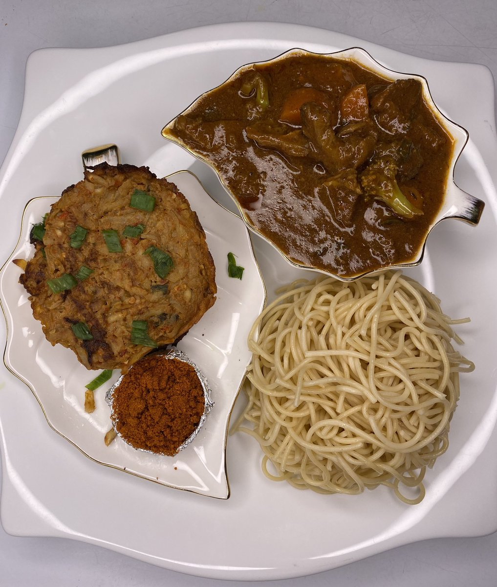 Day 25: White spaghetti with beef gravy, classic potato pancakes and fruits