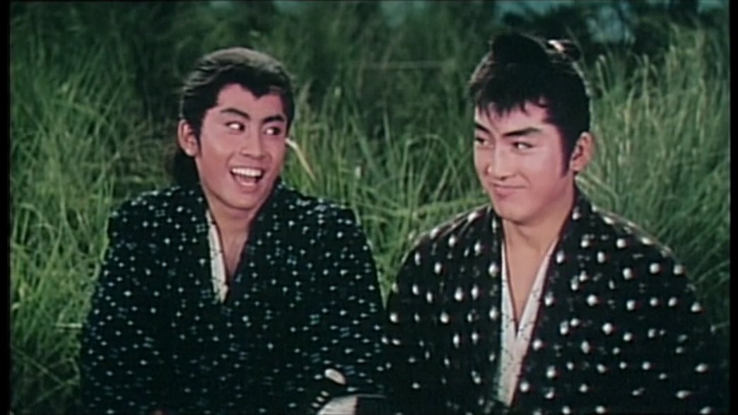 怪獣 バスコドン 先日やーさん氏と一緒に観た松方弘樹と北大路欣也が若き日の助さん格さんを演じるアイドル時代劇のシーンを記録しているのだが あまりにアイドル映画で笑ってしまう 画像は相手を知らずに黄門様におにぎりをもらって女子校生のように