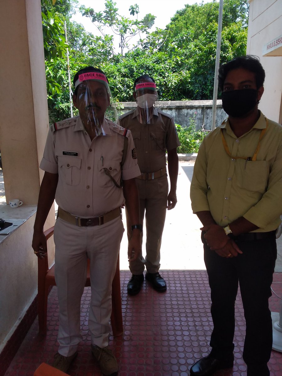 iti_ppur's tweet photo. The professional of @iti_ppur staffs manufactured Face shield and distributed to district administration Ganjam at block level Purushotampur, kabisurya nagar and Aska as per requirement. https://t.co/KansOLALTQ
#SubratoBagchi #OSDA #SkillIndia #Ganjamdistrictadministration https://t.co/CCTsvMianb