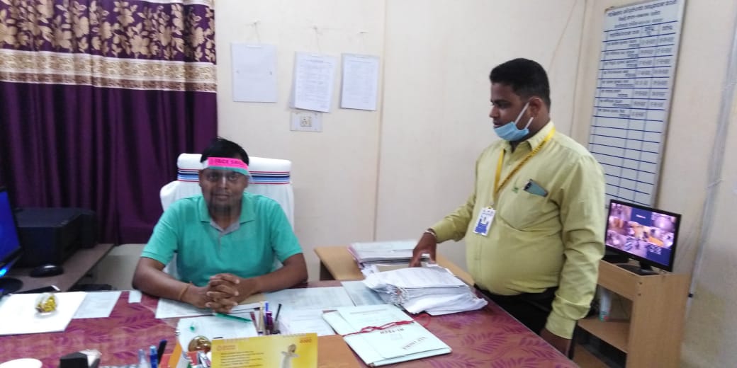 iti_ppur's tweet photo. The professional of @iti_ppur staffs manufactured Face shield and distributed to district administration Ganjam at block level Purushotampur, kabisurya nagar and Aska as per requirement. https://t.co/KansOLALTQ
#SubratoBagchi #OSDA #SkillIndia #Ganjamdistrictadministration https://t.co/CCTsvMianb
