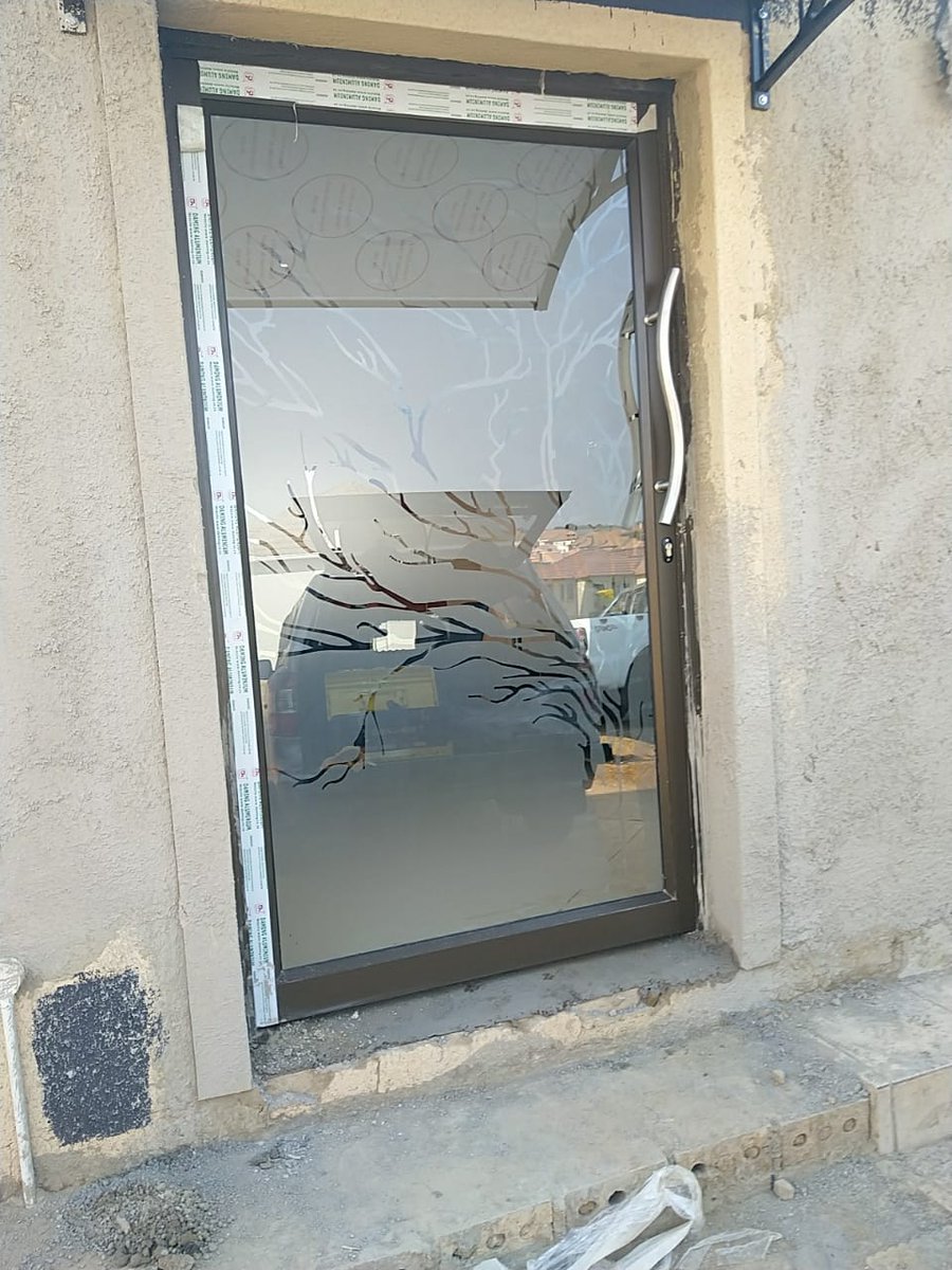 Tsholo_moyo's tweet photo. Get aluminum doors and windows starting from R8000, material n installation included. @magadze_rendani 

No: 0711837897 

#HustlersPlatform. https://t.co/MqrQks6wPa