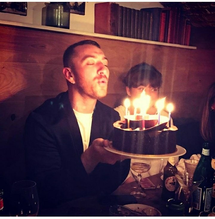 hadaricamil's tweet photo. It's my love birthday! @samsmith #samsmithbirthday 🎉❤
You are a dream and I can't thank you enough.
Happy birthday Sam dear, I know it's a weird time to celebrate your birthday but I hope you enjoy it with your loved ones. I wish you happiness, health and love.
Love you always https://t.co/HYtW7YAjBi