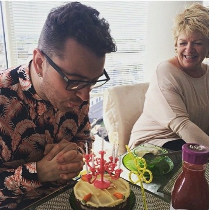 hadaricamil's tweet photo. It's my love birthday! @samsmith #samsmithbirthday 🎉❤
You are a dream and I can't thank you enough.
Happy birthday Sam dear, I know it's a weird time to celebrate your birthday but I hope you enjoy it with your loved ones. I wish you happiness, health and love.
Love you always https://t.co/HYtW7YAjBi